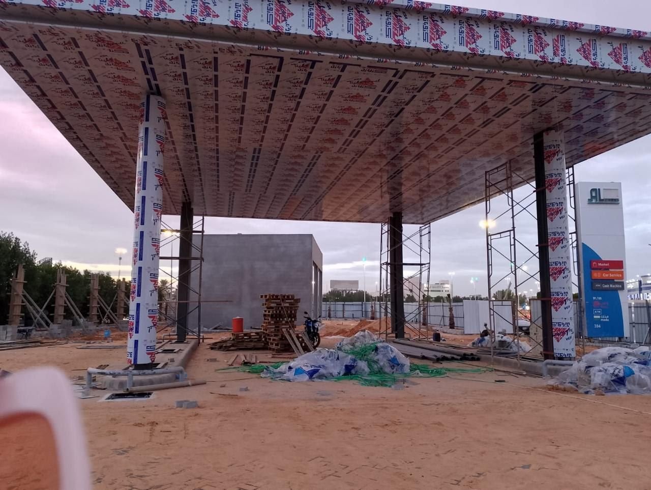 ألواح ألمنيوم مركّب بطبقة الحماية قبل التشطيب